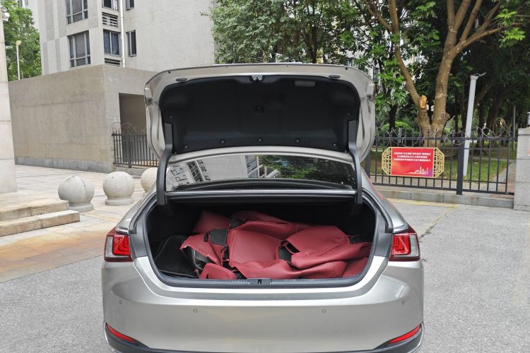 雷克萨斯ES 2023款 200 卓越版机舱底盘23