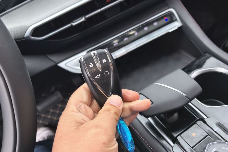 长安 逸动 2024款 PLUS 蓝鲸NE 1.4T GDI DCT高能版中控内饰11