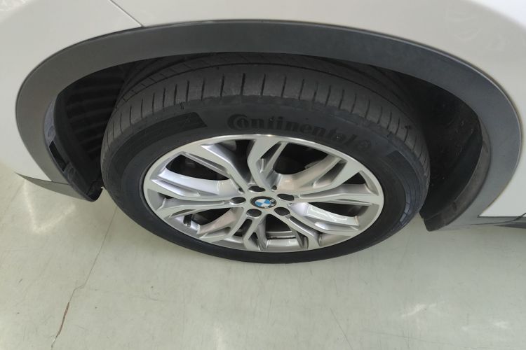 宝马X1 2018款 sDrive20Li 领先型车身外观6001