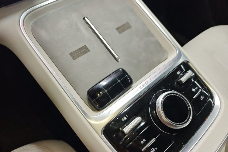 吉利银河 银河星舰7 EM-i 2025款 120km 领航版中控内饰7001