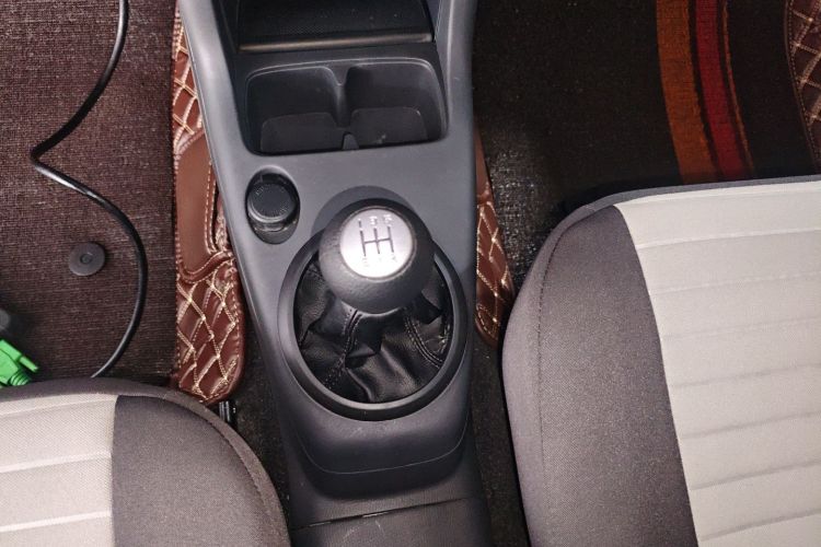 铃木 雨燕 2014款 1.3L 手动标准型中控内饰18