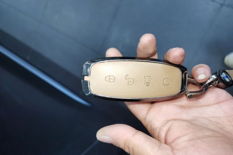 腾势D9 2024款 DM-i 980 四驱旗舰型中控内饰7001