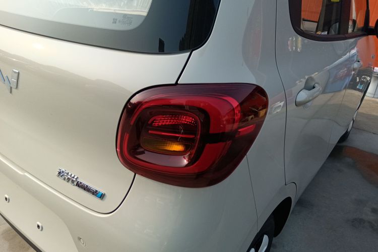 五菱汽车 宏光MINIEV 2025款 四门版 进阶款车身外观9