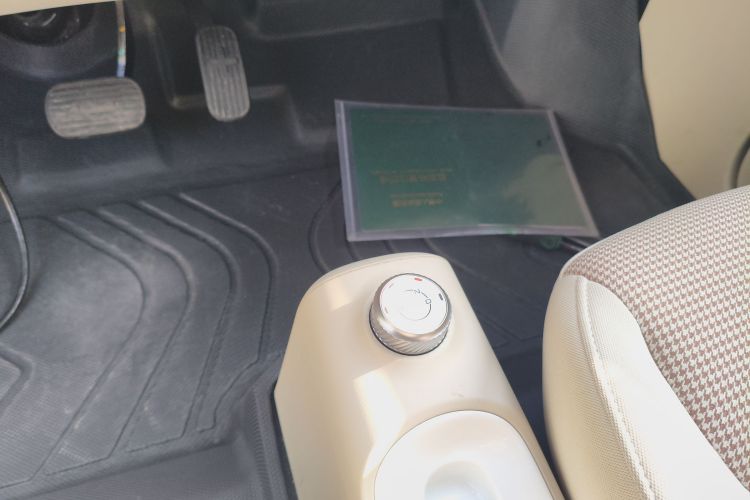 五菱汽车 宏光MINIEV 2024款 第三代 215km 青春版中控内饰18