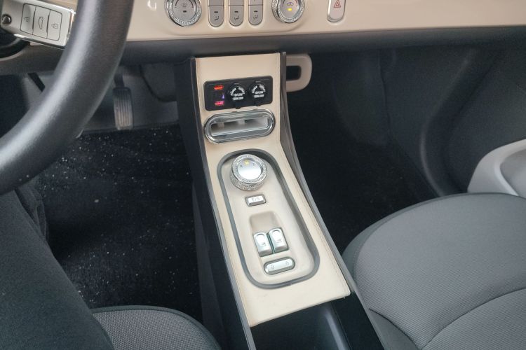 长安启源 长安Lumin 2023款 205km 香沁款中控内饰18