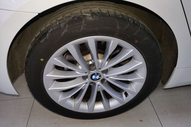 宝马5系 2019款 525Li 豪华套装车身外观6008