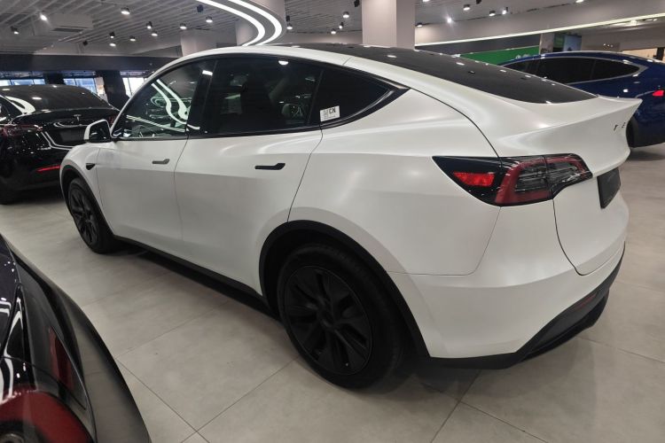 特斯拉 Model Y 2024款 后轮驱动版车身外观4