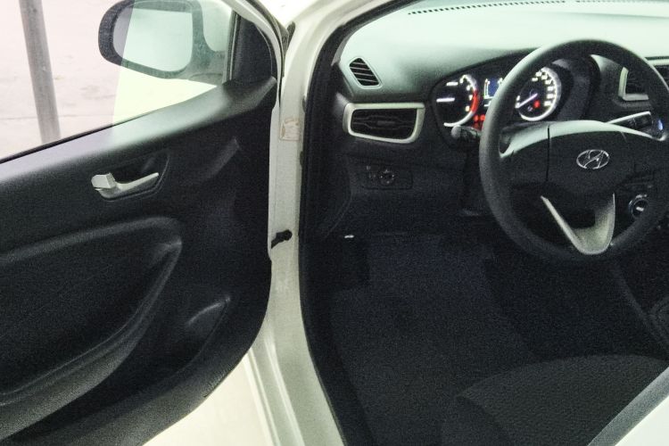 现代 瑞纳 2017款 1.4L 手动焕新版 国VI中控内饰7003