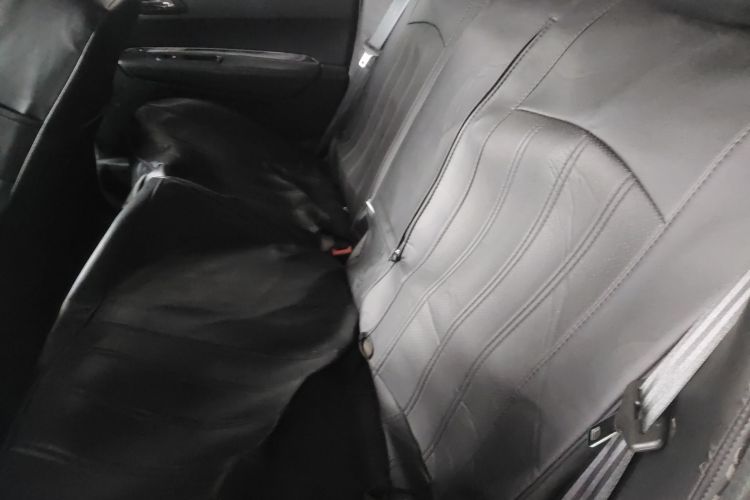 标致3008 2015款 2.0L 自动经典版中控内饰21