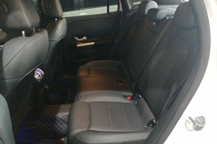 奔驰GLA 2023款 改款 GLA 200中控内饰7004