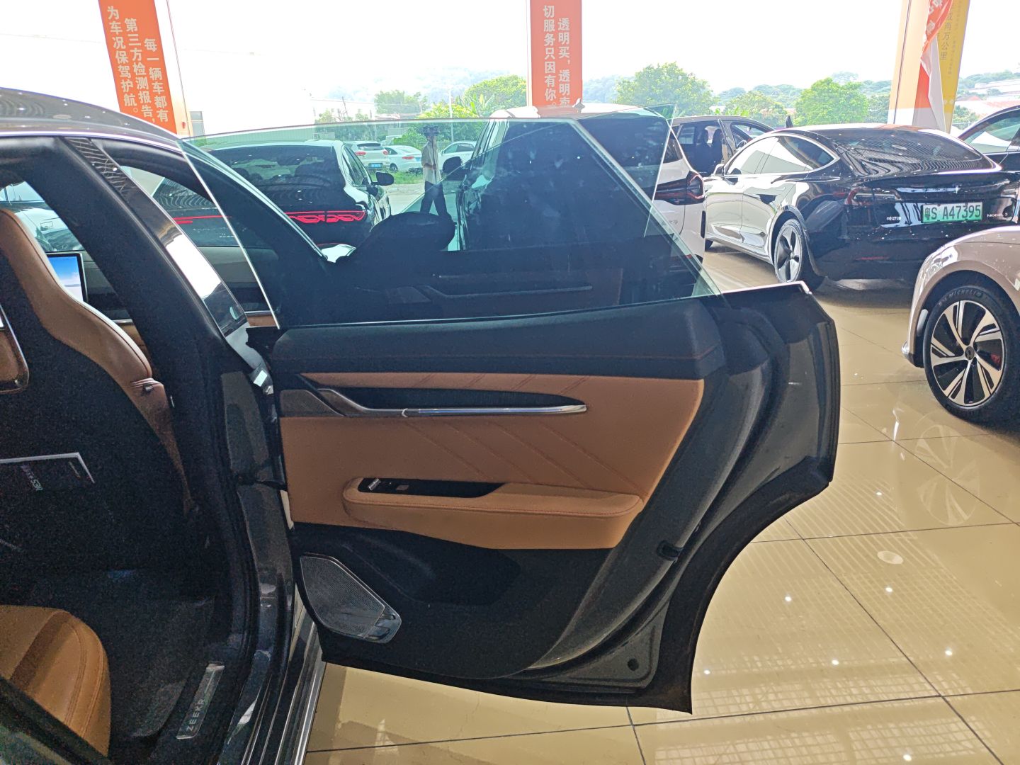 极氪001 2022款 长续航双电机 WE版