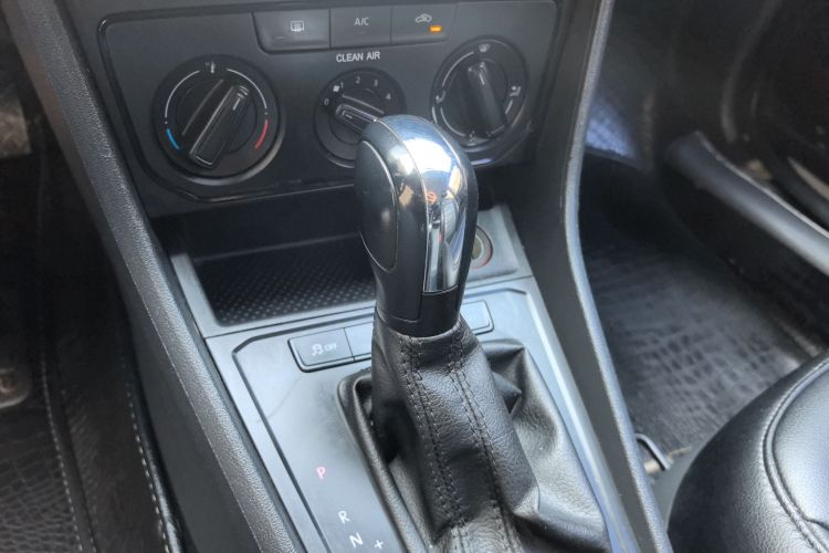 大众 朗逸 2017款 1.6L 自动风尚版中控内饰18