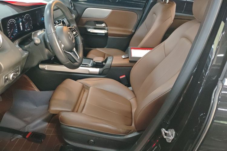 奔驰GLB 2022款 改款二 GLB 200 动感型中控内饰19