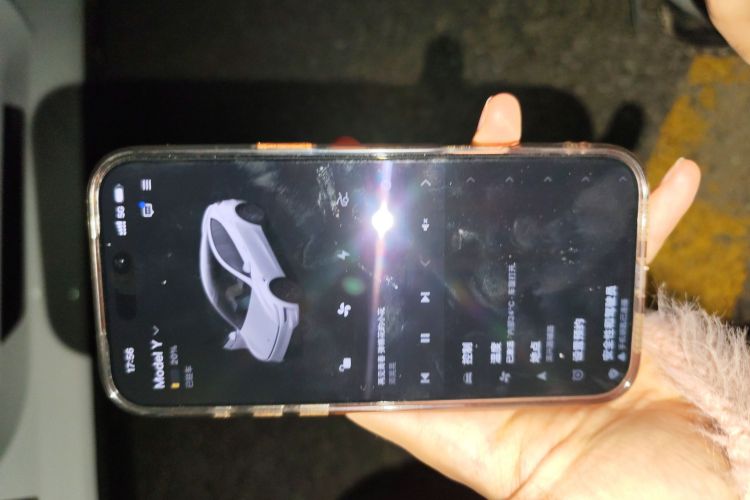 特斯拉 Model Y 2025款 后轮驱动版中控内饰11