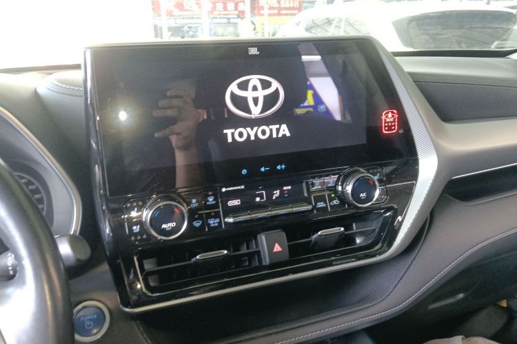 丰田 汉兰达 2022款 双擎 2.5L 四驱至尊版 7座中控内饰16