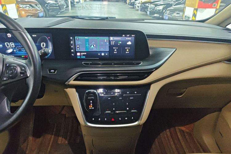 别克GL8 2021款 ES陆尊 653T 旗舰型中控内饰18