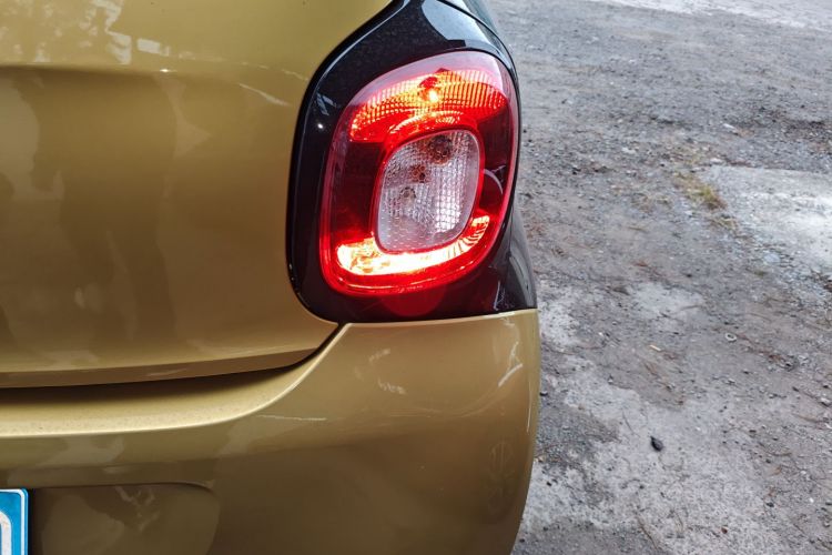 smart forfour 2016款 1.0L 52千瓦灵动版车身外观6006