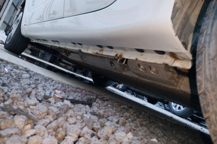 长安欧尚 奔奔E-Star 2021款 国民版 心怡版（快充版）磷酸铁锂（31.18kWh）机舱底盘30