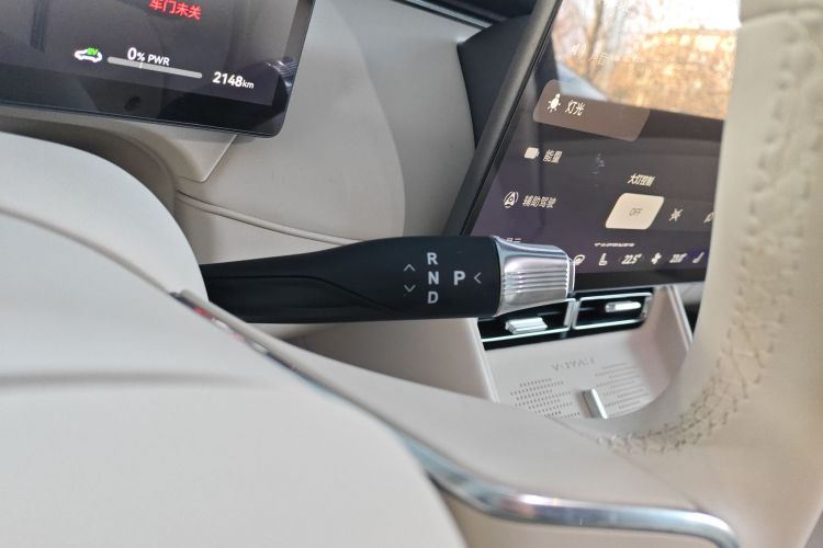 岚图汽车 岚图FREE 2025款 FREE+ 后驱乾崑版中控内饰18