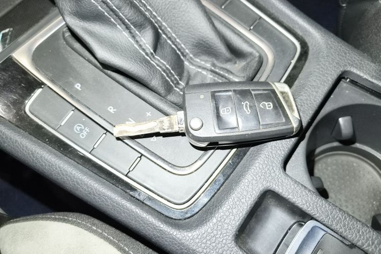 大众 高尔夫 2016款 1.4TSI 自动R-Line中控内饰7001