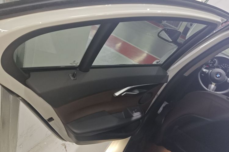 宝马1系 2019款 120i 领先型M运动套装中控内饰7008