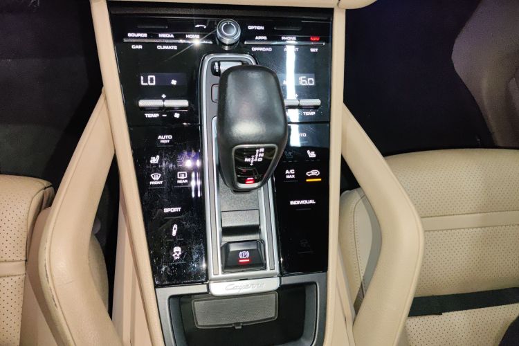 保时捷 2019款 Cayenne 3.0T中控内饰18