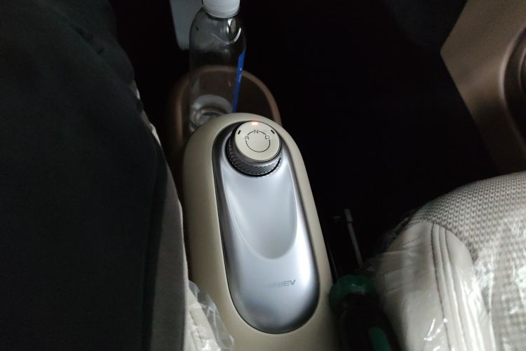 五菱汽车 宏光MINIEV 2025款 四门版 进阶款中控内饰18