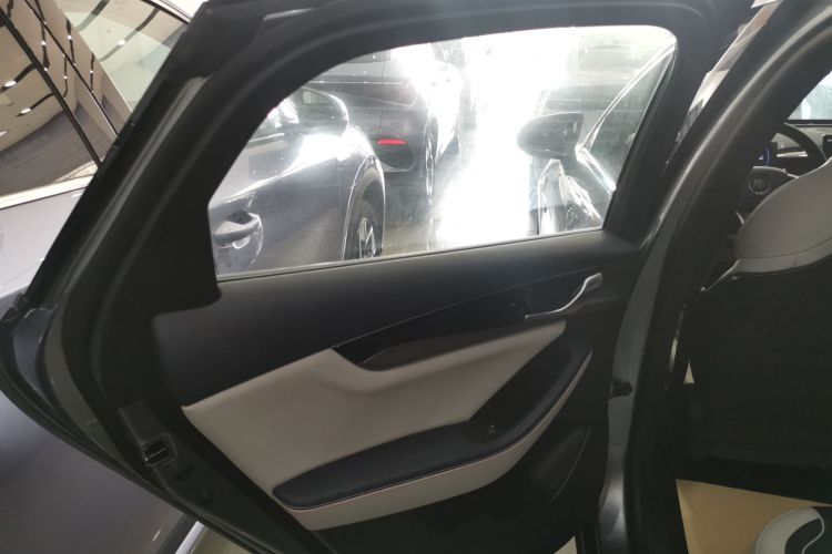 比亚迪 秦PLUS 2023款 冠军版 DM-i 120KM卓越型中控内饰7008