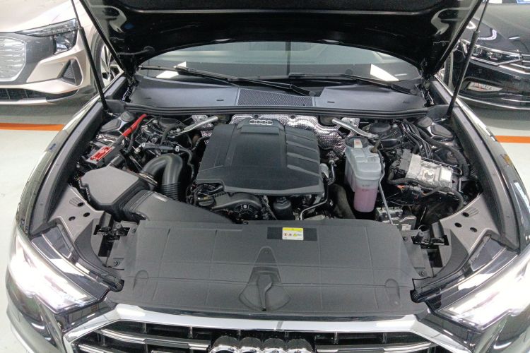 奥迪A6L 2023款 45 TFSI quattro 尊享动感型机舱底盘24