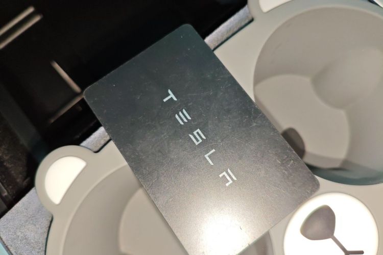 特斯拉 Model Y 2022款 改款 长续航全轮驱动版中控内饰7001