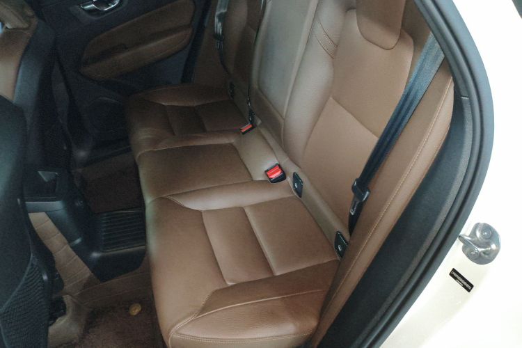 沃尔沃XC60新能源 2025款 插电式混动 长续航四驱智远豪华版中控内饰7004