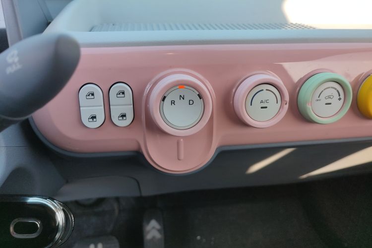 奔腾小马 2025款 222km 闪电马中控内饰18