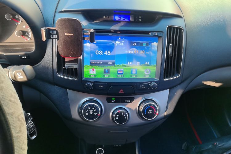 现代 悦动 2011款 1.6L 手动豪华型中控内饰16