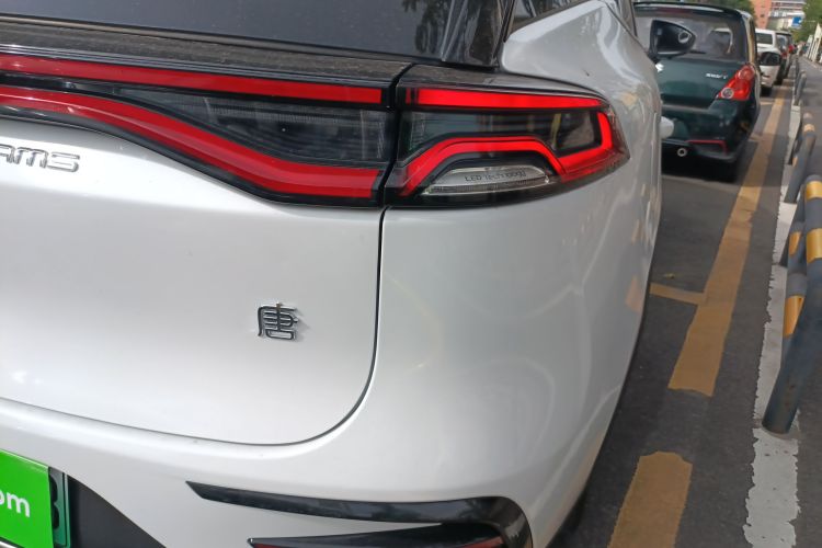 比亚迪 唐新能源 2021款 DM 2.0T 四驱性能版尊贵型车身外观9