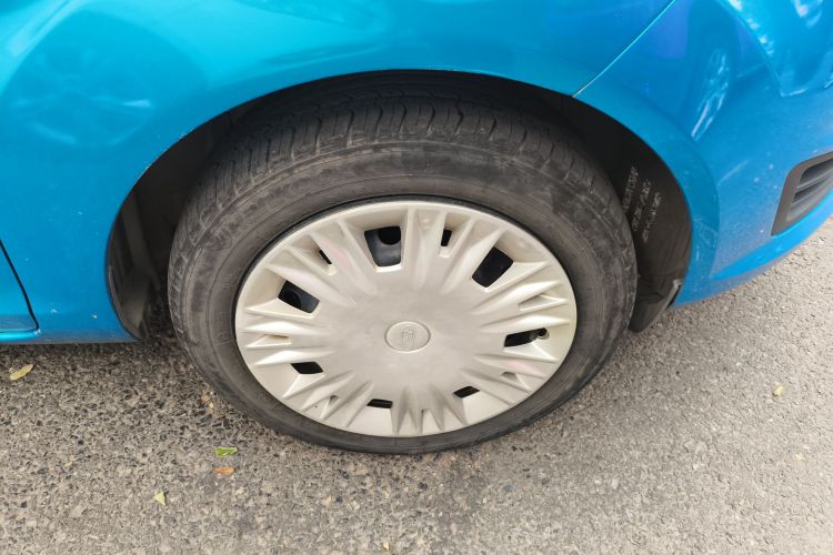 福特 嘉年华 2013款 三厢 1.5L 手动风尚型车身外观6007