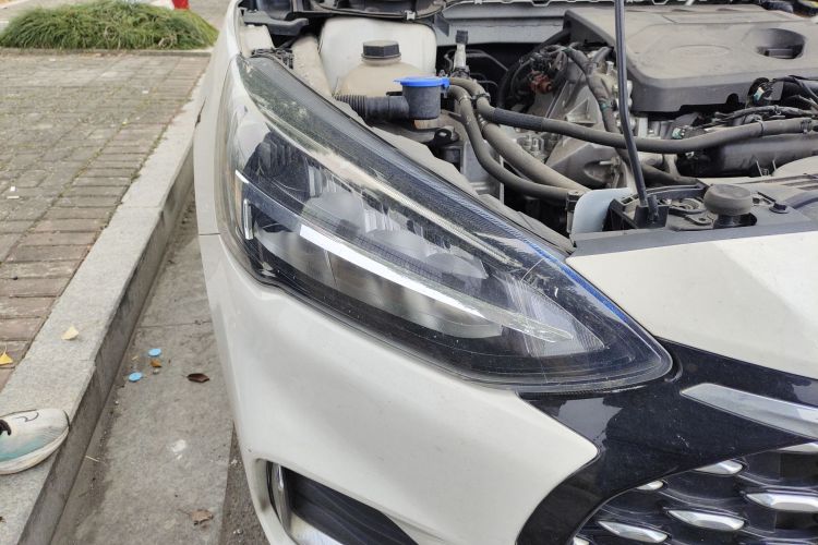 福特 福克斯 2021款 三厢 EcoBoost 180 自动锋潮型车身外观8