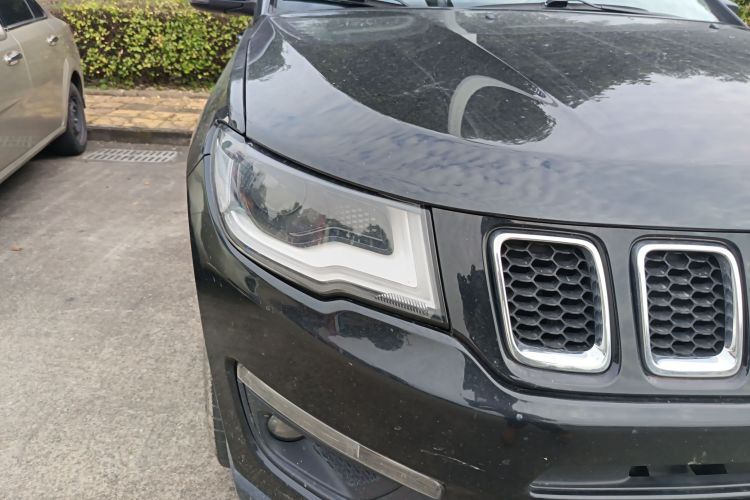 Jeep 指南者 2020款 220T 自动精英版车身外观6006