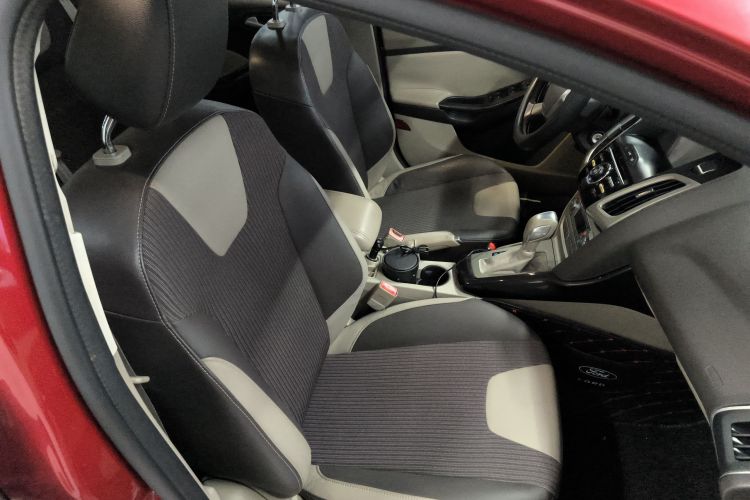 福特 福克斯 2012款 三厢 1.6L 自动风尚型中控内饰41