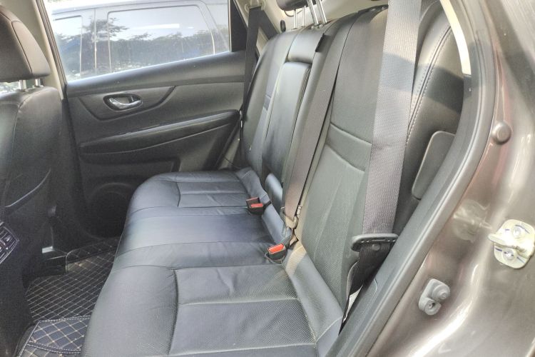 日产 奇骏 2017款 2.0L CVT舒适版 2WD中控内饰7004