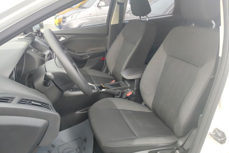 福特 福克斯 2017款 两厢 1.6L 自动舒适型智行版中控内饰19