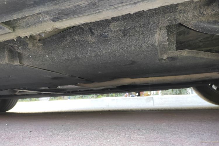 红旗H5 2023款 2.0T 自动智联旗畅版局部细节9003