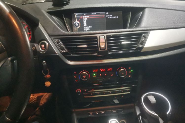 宝马X1 2014款 sDrive18i 领先型中控内饰16