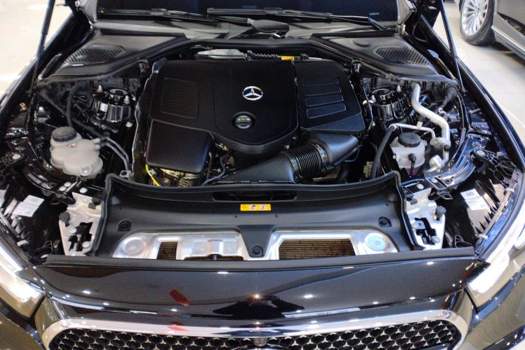 奔驰E级 2024款 改款 E 300 L 时尚运动型机舱底盘24