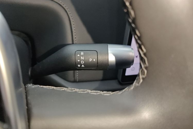 理想汽车 理想L8 2023款 Pro中控内饰18