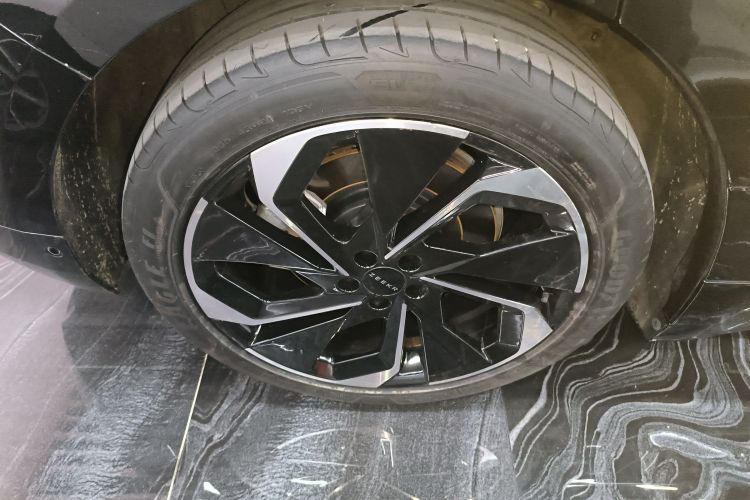 极氪001 2022款 长续航双电机 WE版车身外观6008