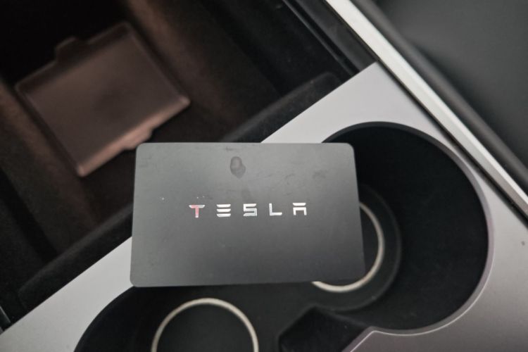 特斯拉 Model Y 2021款 长续航全轮驱动版中控内饰11