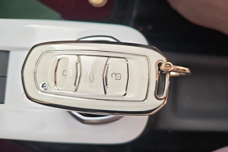 吉利银河 2025款 210km 熊猫卡丁中控内饰11