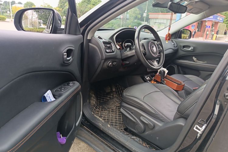 Jeep 指南者 2020款 220T 自动精英版中控内饰7003