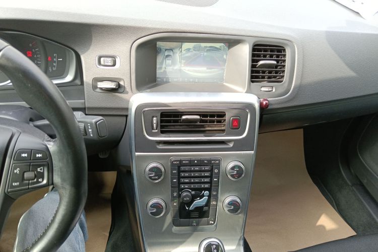 沃尔沃S60 2015款 S60L 2.0T 智行版中控内饰16