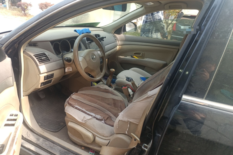 日产 轩逸 2016款 经典 1.6XE 手动舒适版中控内饰19